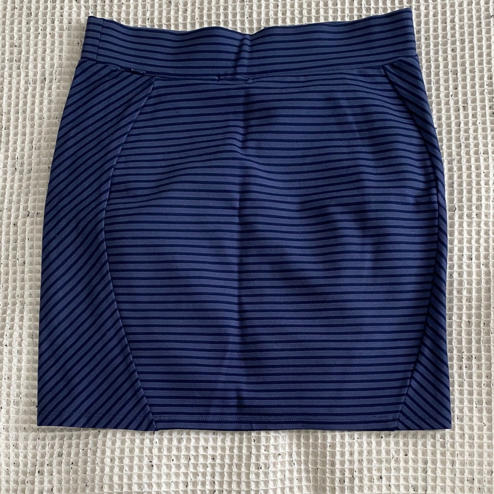 Like New. Toad&Co Dark Blue Striped Skirt